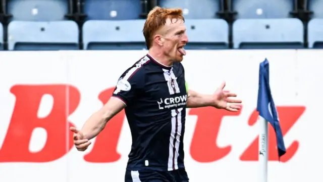 Dundee's Simon Murray celebrates