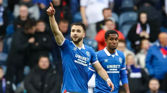 Nico Raskin celebrates