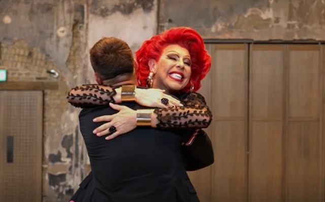 La Voix hugs Aljaž