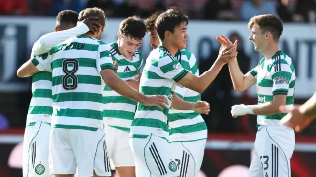 Yang Hyun-Jun celebrates with teammates