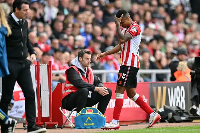 Reinildo is sent off