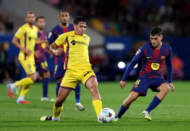 Pedri closes down in midfield