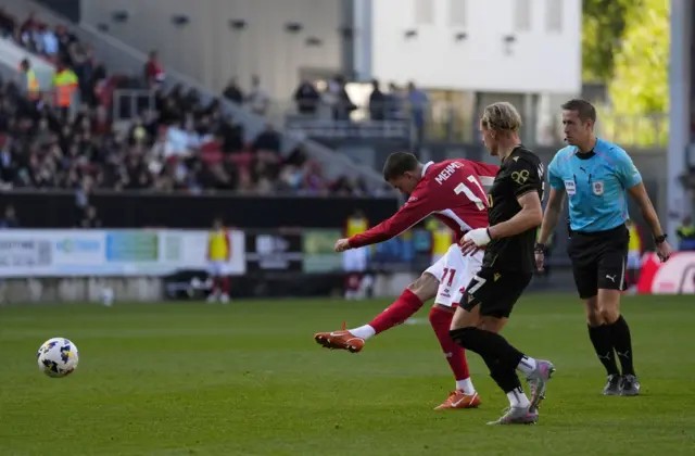 Bristol City's Anis Mehmeti (left) scores