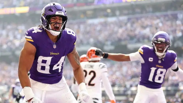 Josh Oliver celebrates a touchdown for the Minnesota Vikings against the Cincinnati Bengals