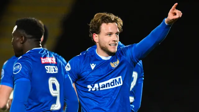 St Johnstone players celebrating