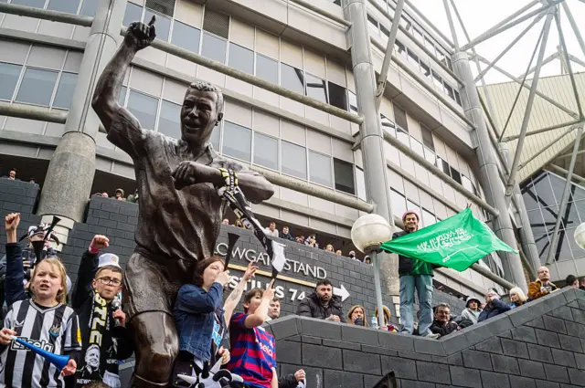 Alan Shearer statue