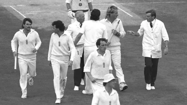 Cricket at The Oval, England v Australia, Umpire Dickie Bird appears to warn Ian Botham