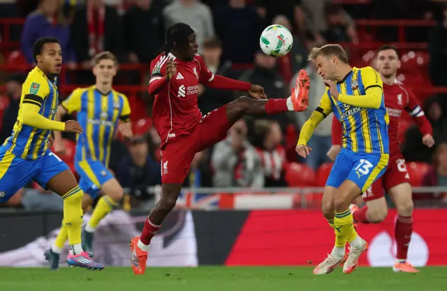 Frimpong tries to win the ball