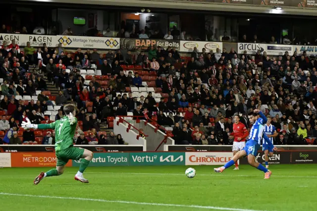 Diego Gomez scores
