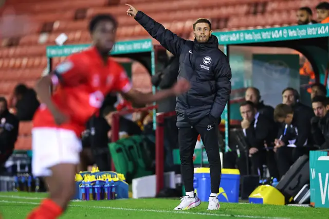 Fabian Hurzeler directs his team from the dugout