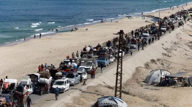 Thousands of Palestinians are being forced to flee Gaza City