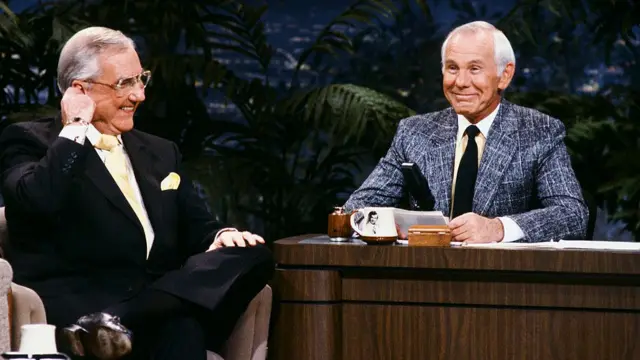Announcer Ed McMahon (L) and host Johnny Carson (R) in the 1980s