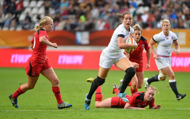 Emily Scarratt takes on Canada's defence