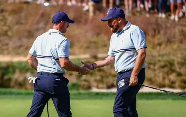 Rory McIlroy and Shane Lowry shaking hands