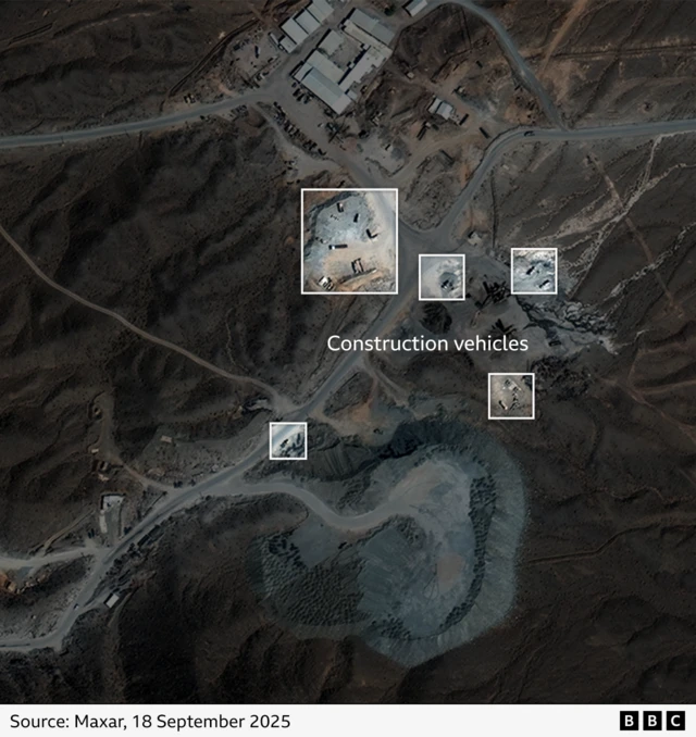Annotated satellite imagery showing where we can see construction vehicles at Natanz