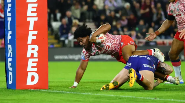Alex Tuitavake scores for Leigh