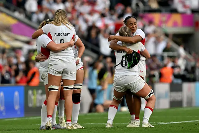 England's flanker Sadia Kabeya
