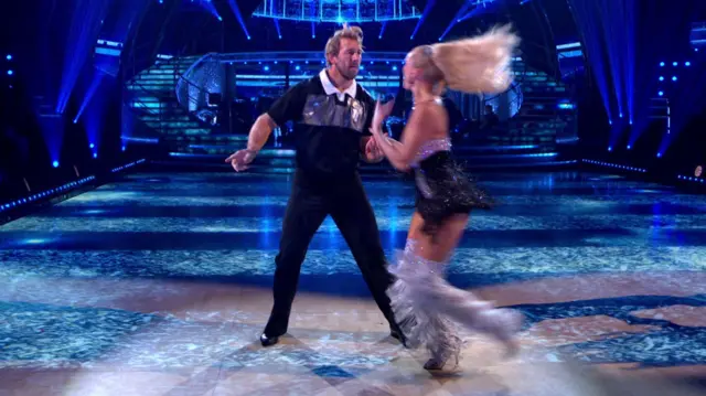 Robshaw spins partner