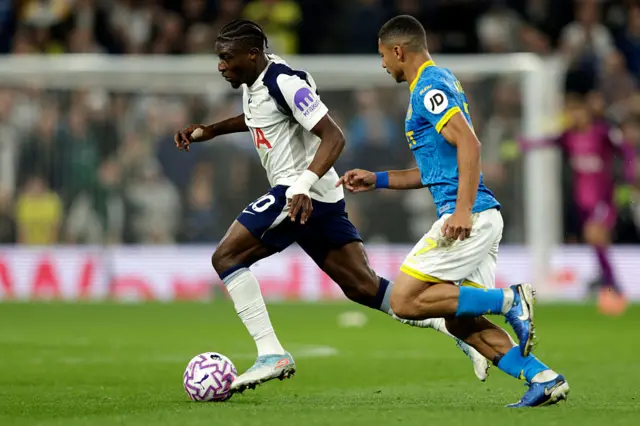 Tottenham Hotspur's Ghanian striker #20 Mohammed Kudus runs with the ball