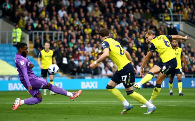 Michal Helik of Oxford United shoots