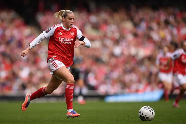 Alessia Russo of Arsenal runs with the ball during the Barclays Women's Super League match between Arsenal and Aston Villa at Emirates Stadium on September 27, 2025 in London, England.