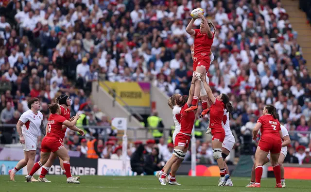 Sophie de Goede of Canada wins a lineout