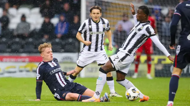 St Mirren and Dundee players