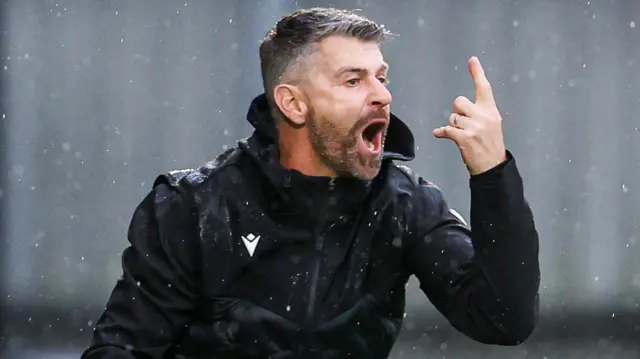 Gerente de St. Mirren Stephen Robinson