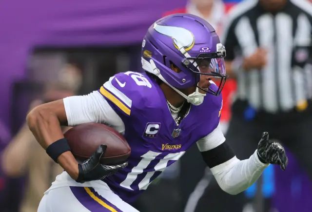 Justin Jefferson running with the ball