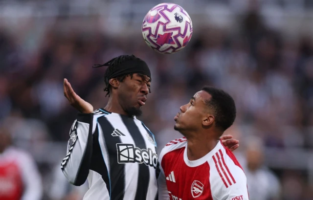 Newcastle United's Anthony Elanga in action with Arsenal's Gabriel Magalhaes