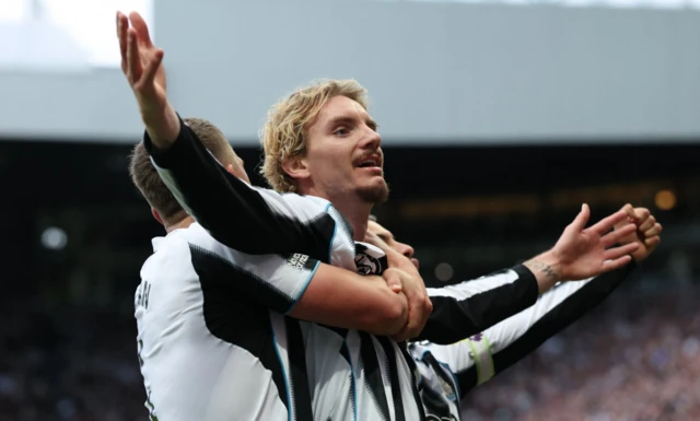 Nick Woltemade celebrates