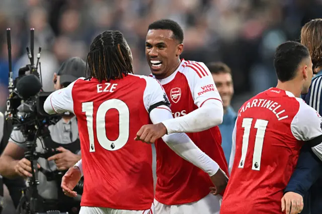 Gabriel Magalhaes (C) celebrates on the pitch