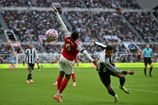 Gabriel Magalhaes (L) vies with Newcastle United's Danish striker William Osula