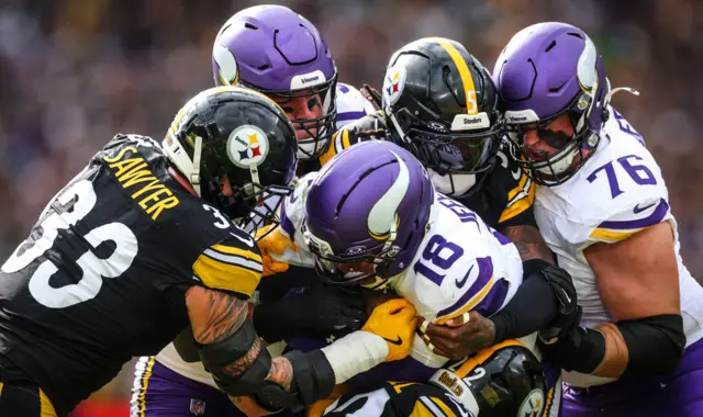Vikings’ Justin Jefferson under pressure from the Steelers