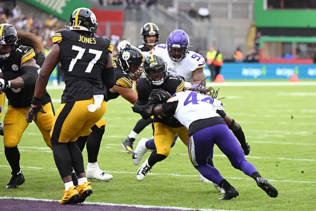 Kenneth Gainwell of Pittsburgh Steelers (#14) gets past Joshua Metellus of Minnesota Vikings (#44) before scoring a touchdown