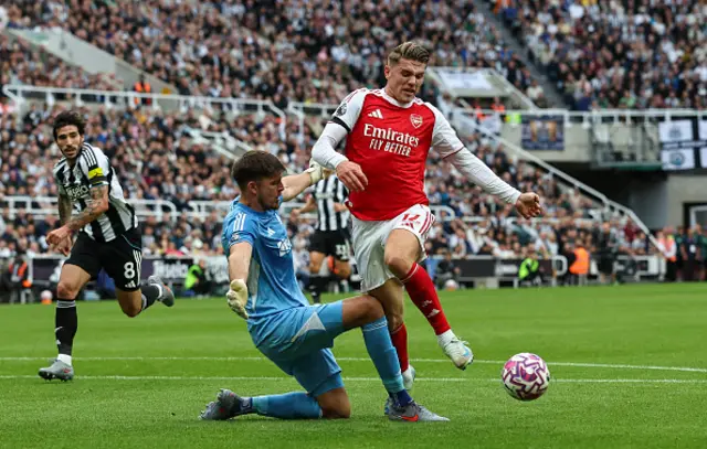 Arsenal's Viktor Gyokeres falls to the ground after a challenge by Newcastle United's Nick Pope