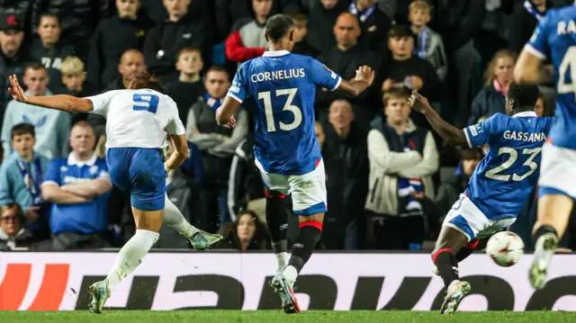 Oh Hyeon-gyu scores for Genk against Rangers