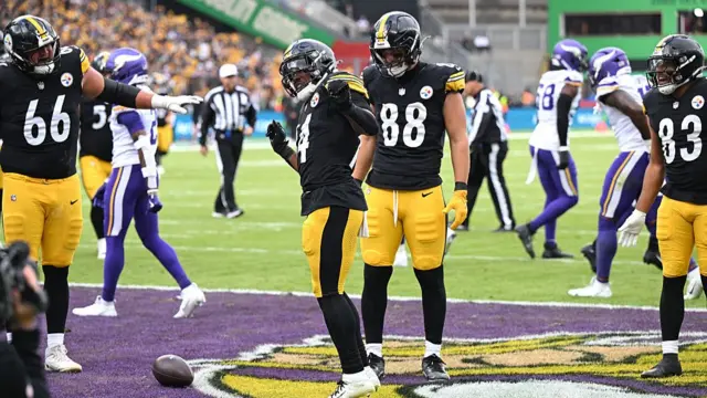 Kenneth Gainwell celebrates a touchdown for the Pittsburgh Steelers against the Minnesota Vikings