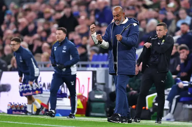 Nuno Espírito Santo the manager / head coach of West Ham United celebrates his teams equalising goal to make it 1-1 during the Premier League match between Everton and West Ham United at Hill Dickinson Stadium on September 29, 2025 in Liverpool, England.