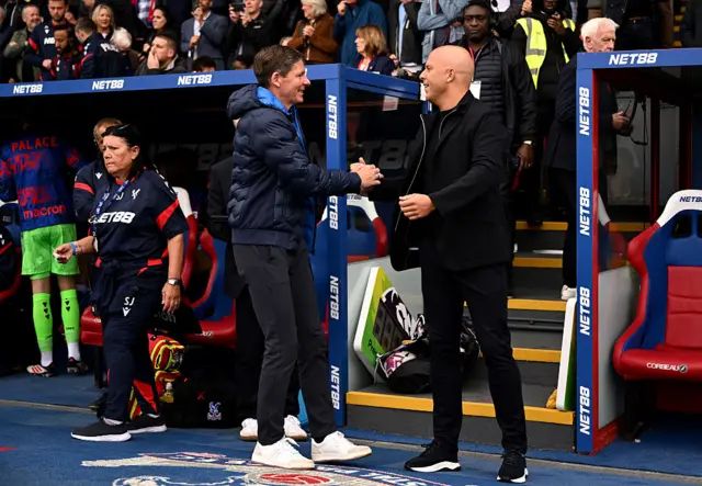 Oliver Glasner and Arne Slot shake hands