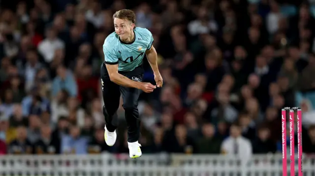 Tom Curran bowling