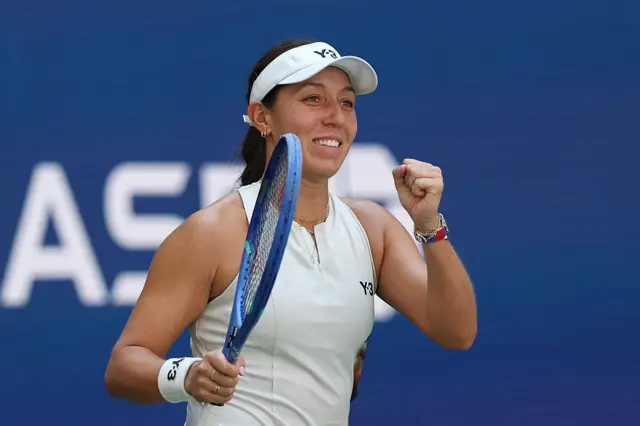 Jessica Pegula holds up her fist to celebrate
