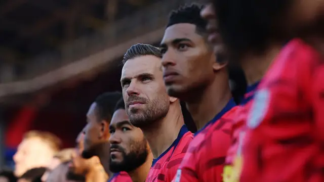 Jordan Henderson, Jude Bellingham and teammates of England