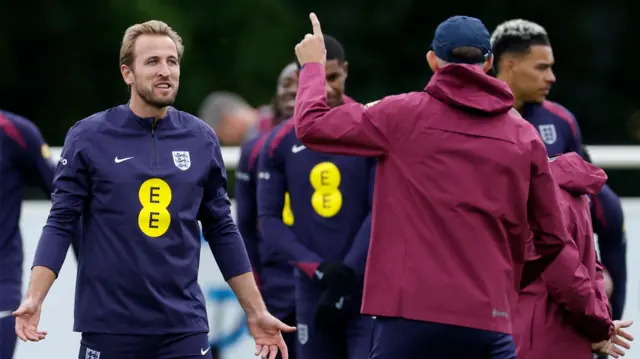Thomas Tuchel points to Harry Kane
