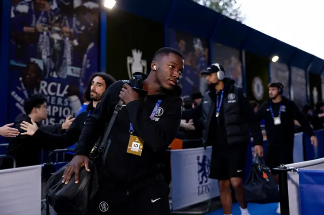 Moises Caicedo arrives at Stamford Bridge