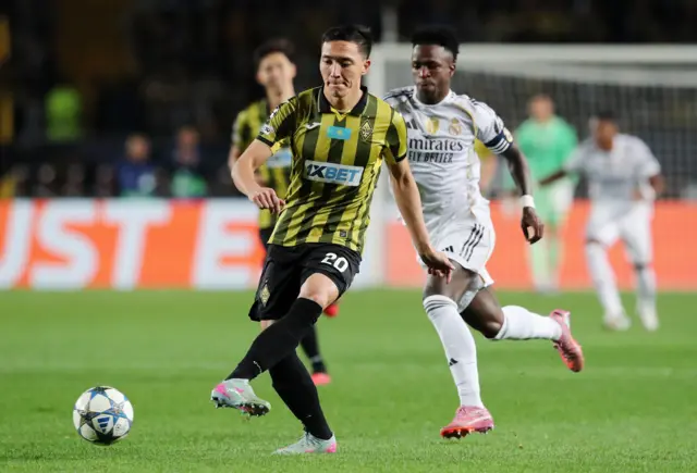 Taparov runs with the ball