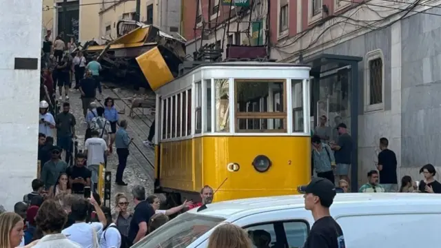 The funicular crashed with a crowd of people in front
