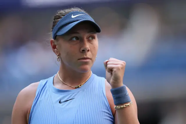Amanda Anisimova holds up her fist to celebrate