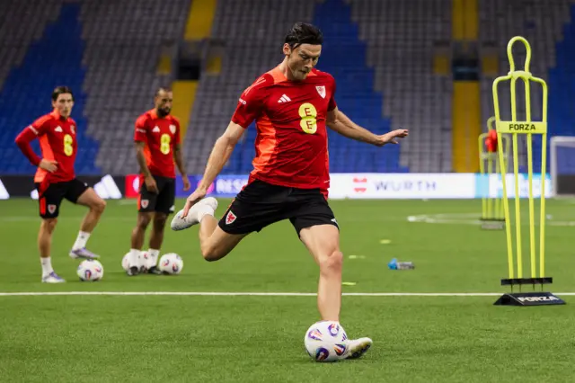 Kieffer Moore in Wales training