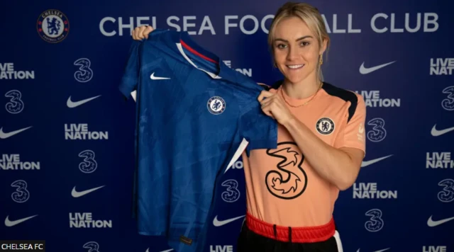 Ellie Carpenter holds a Chelsea shirt
